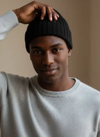 berretto in cashmere da uomo color nero