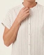 Dettaglio scollo coreano camicia cotone bio righe naturali donna