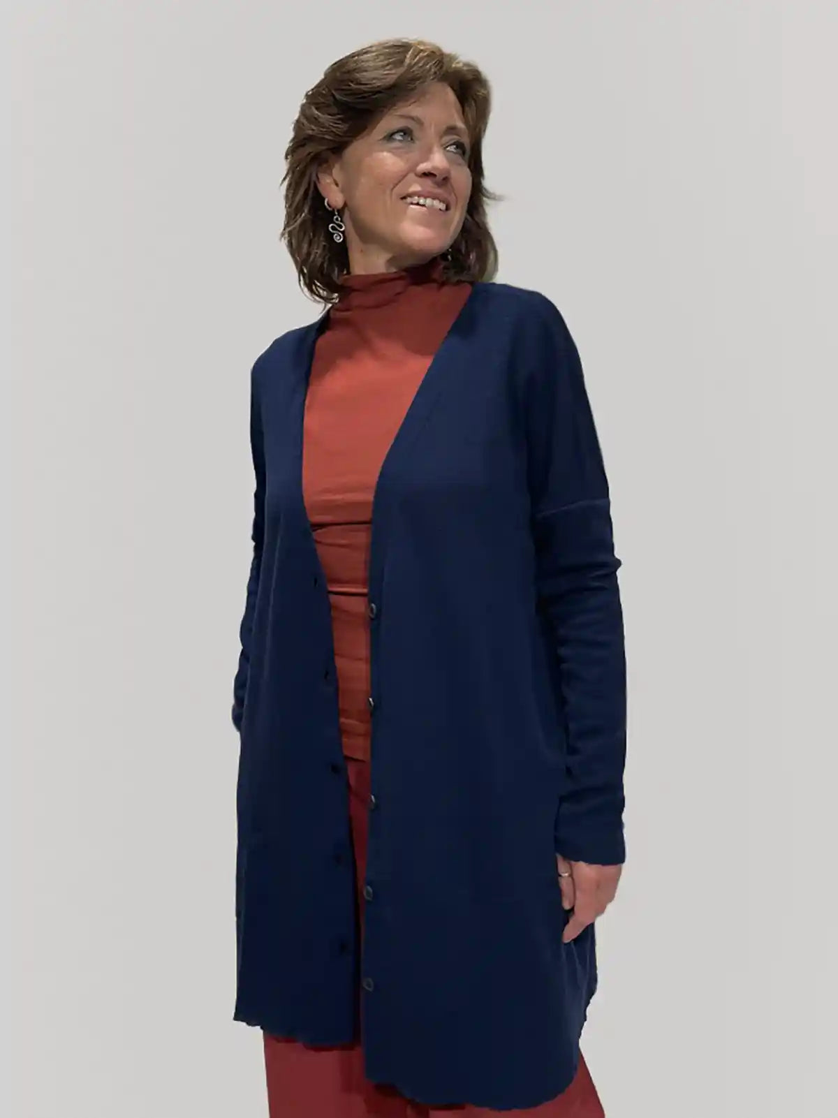 Cardigan lungo da donna in lana merino blu navy