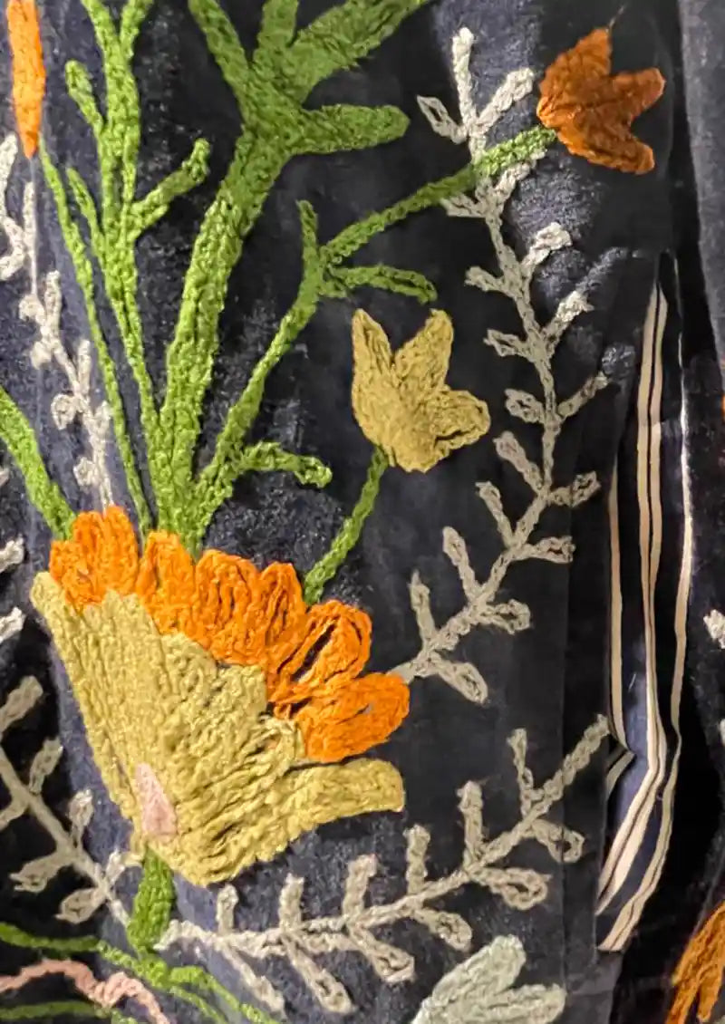 Giacca Suzani ricamata in velluto disegno floreale