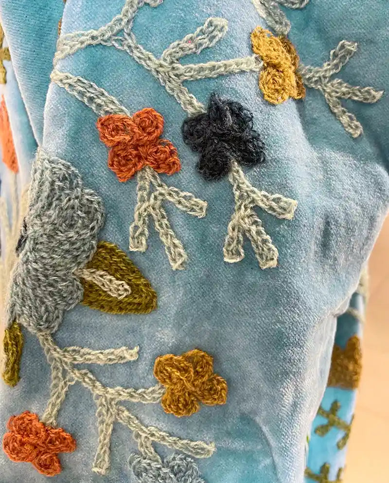 Giacca Suzani in velluto ricamata a mano