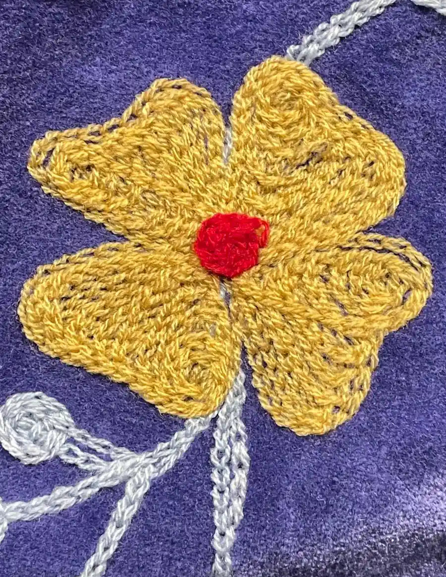Giacca da donna in velluto viola con ricami floreali