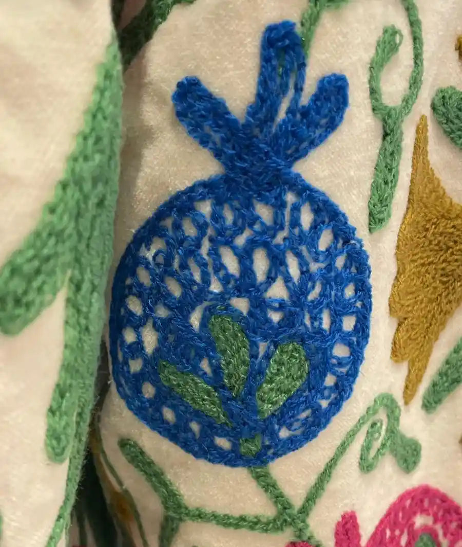 Giacca in velluto panna con ricami floreali e melograni