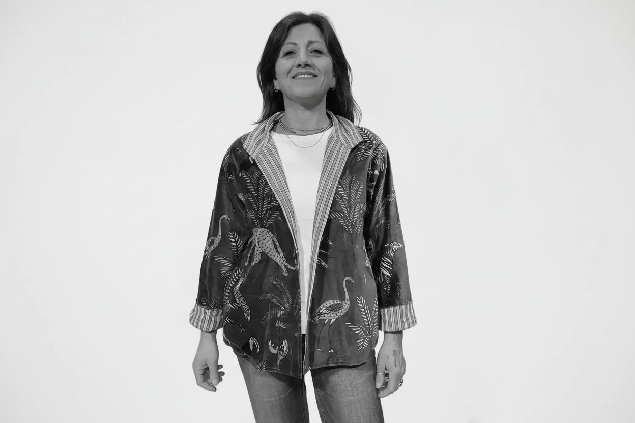 giacca velluto tropicale indossata outfit casual chic