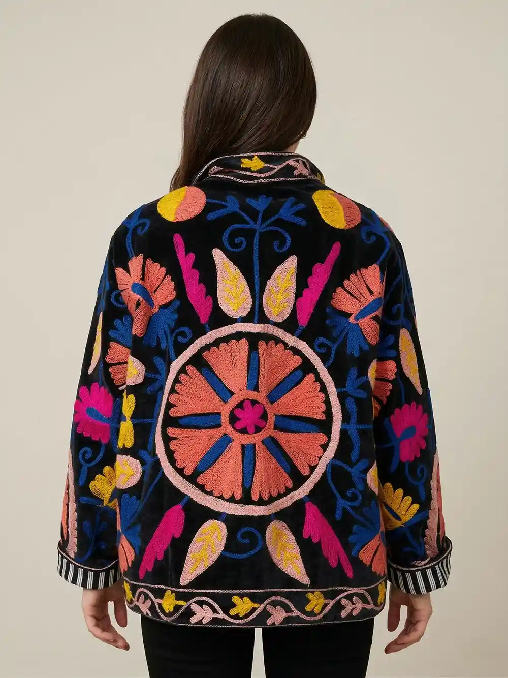 retro giacca ricamata velluto nero ricami geometrici