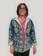 Giacca donna in velluto azzurro ricamata stile Suzani con fiori arancioni e verdi
