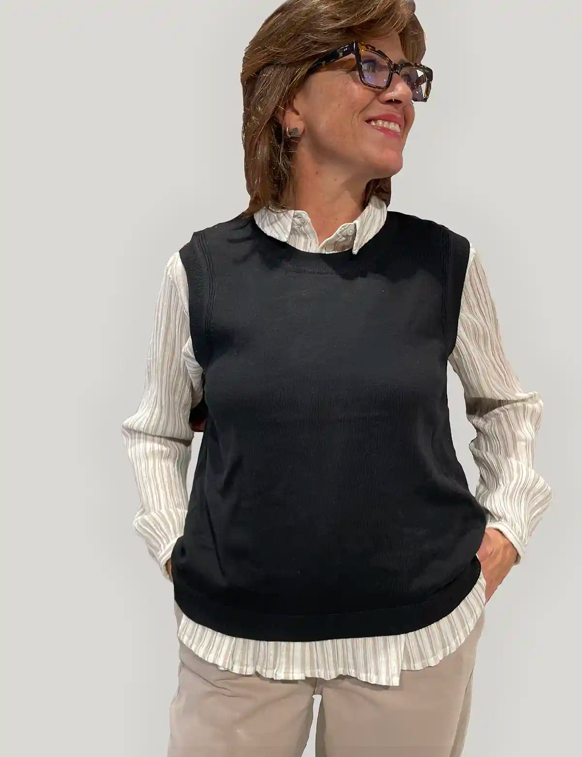 Gilet nero da donna in pura lana merino GOTS, girocollo senza maniche