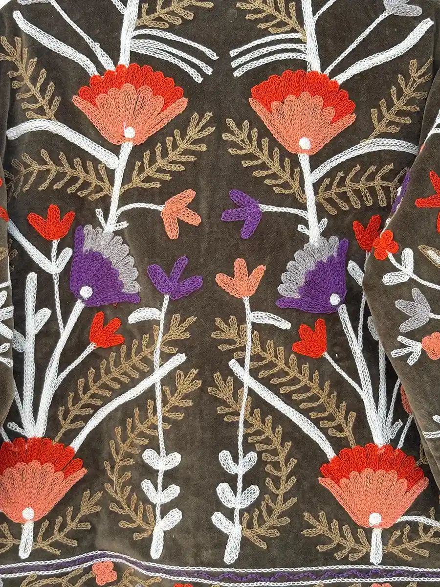 Giacca ricamata in velluto stile Suzani: disegno floreale