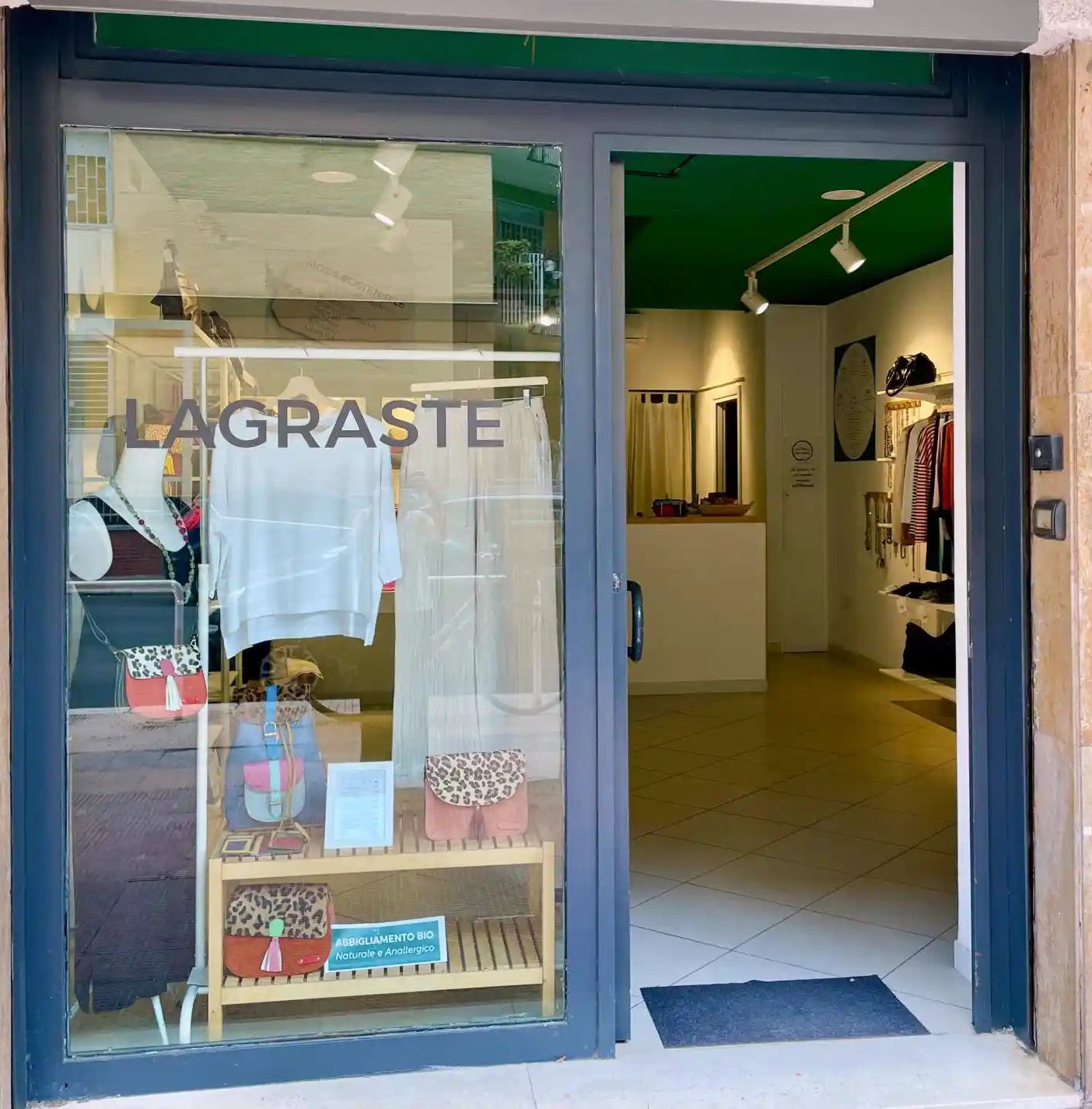 lagraste concept store negozio di abbigliamento naturale