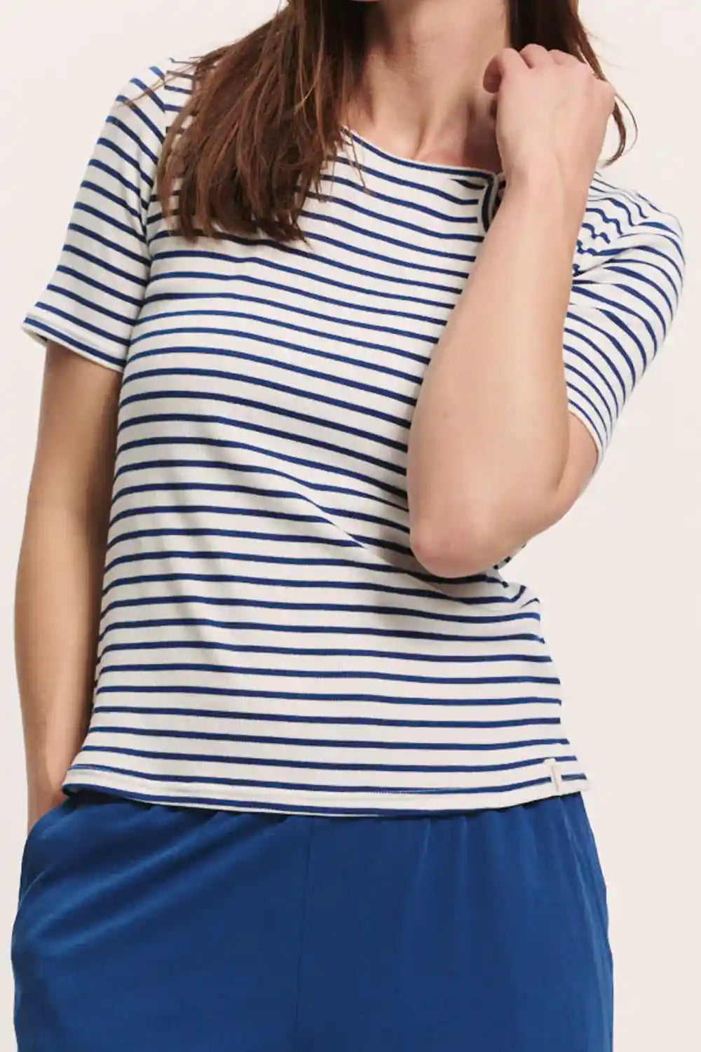 Look maglia jersey Tencel righe navy abbigliamento sostenibile
