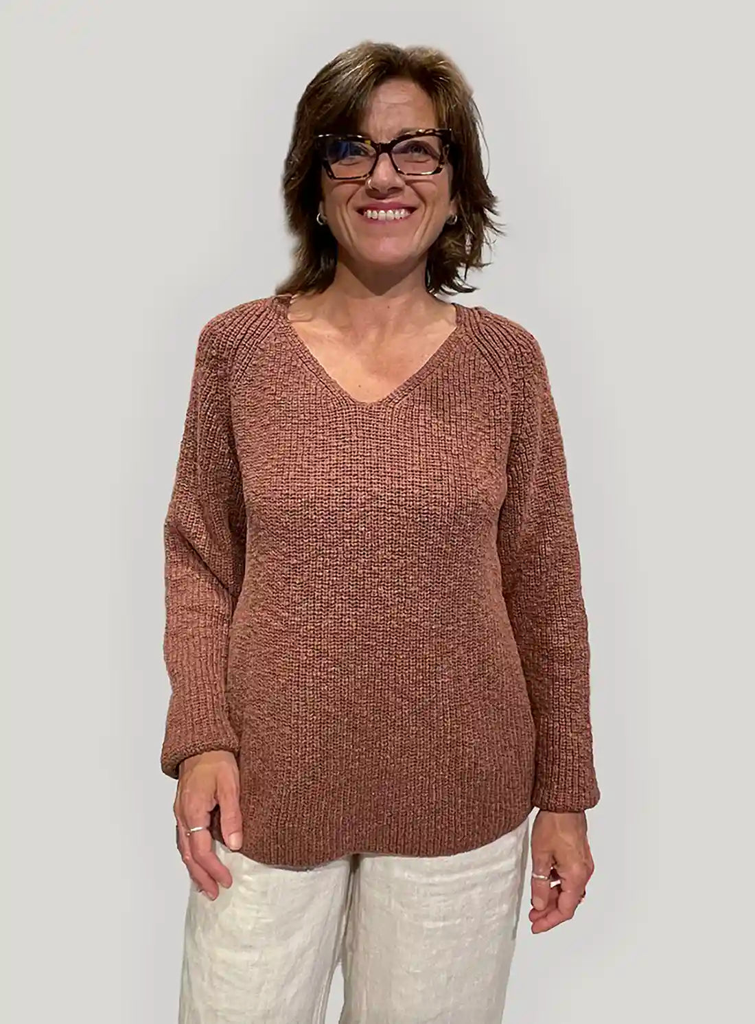Maglione donna terracotta in caldo cotone biologico GOTS con scollo a V