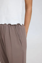 Dettaglio tasche laterali pantalone viscosa