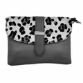 Pochette celeste in pelle riciclata