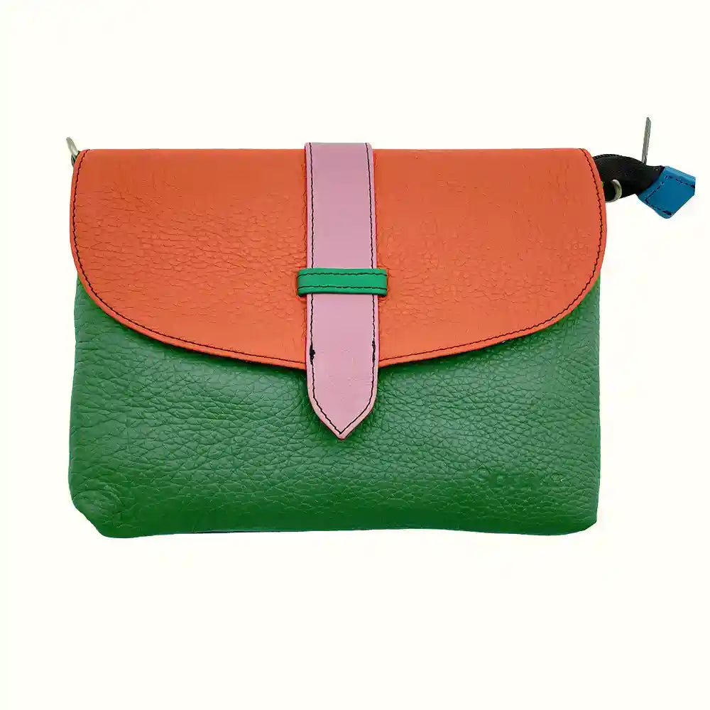Borsa pochette con tracolla in pelle liscia