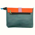 Borsa pochette con tracolla in pelle liscia