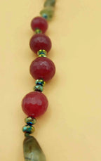 Collana Vintage Prehnite verde e pasta di Rubino